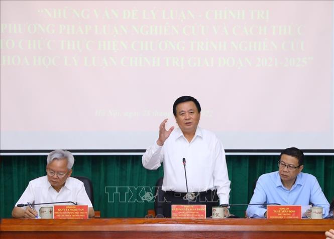 GS.TS Nguyễn Xuân Thắng, Chủ tịch Hội đồng Lý luận Trung ương, Chủ nhiệm Chương trình KX 04/21-25 phát biểu khai mạc. Ảnh: Văn Điệp - TTXVN